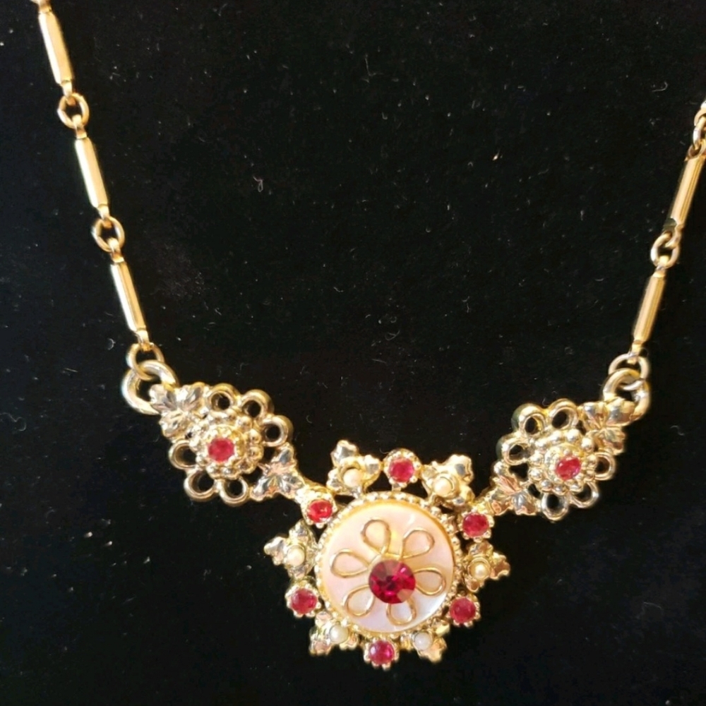 Vintage Gold Tone - Red Rhinestones And Faux Pearl Coro  Necklace